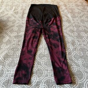 Lightweight red and black maternity leggings – size medium – Isabel maternity